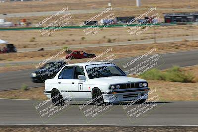 media/Oct-01-2022-Team Topak Racing (Sat) [[f860fb51be]]/2-Inter Low 2/session 1 turn 3/